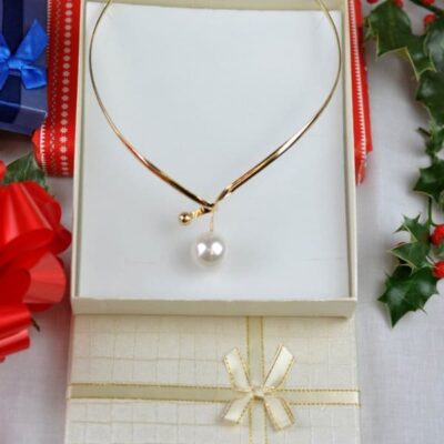 Gold And Pearl Statement bridal necklace