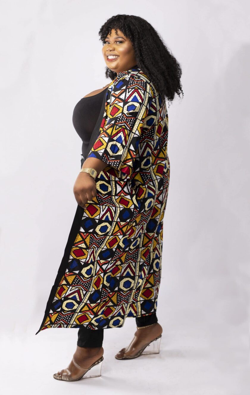 Side shot of model wearing a fabulous plus size ladies kimono coat in all over African Ankara print.