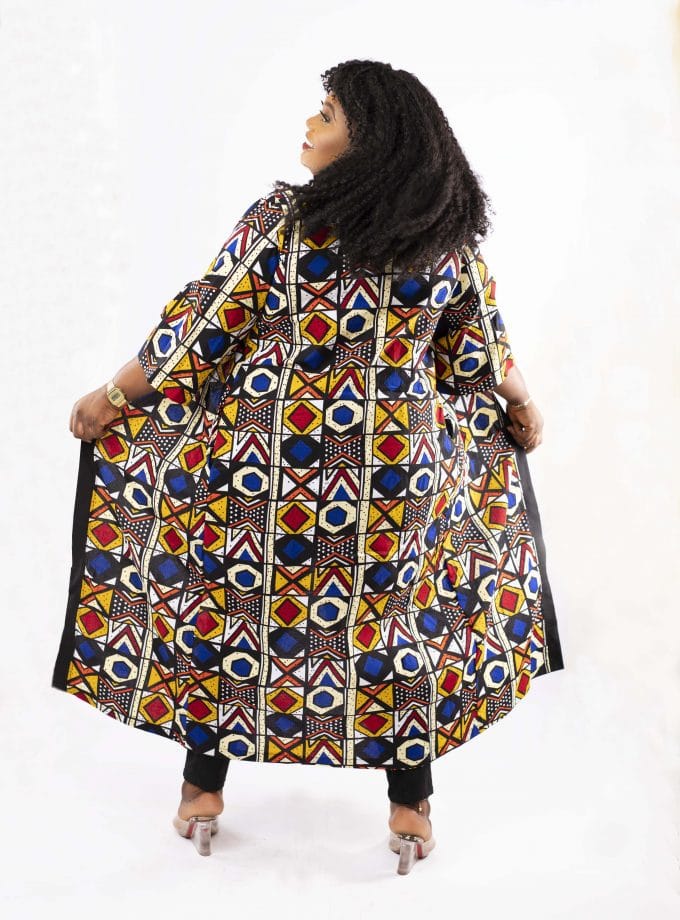 Back shot of model wearing a fabulous plus size ladies kimono coat in all over African Ankara print.