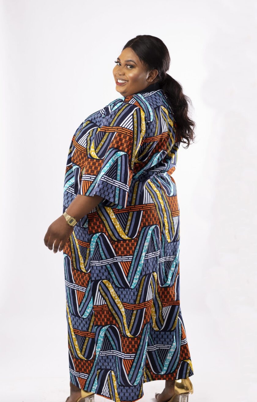 Side shot of model wearing a plus size kimono coat or jacket in all over African Ankara print.
