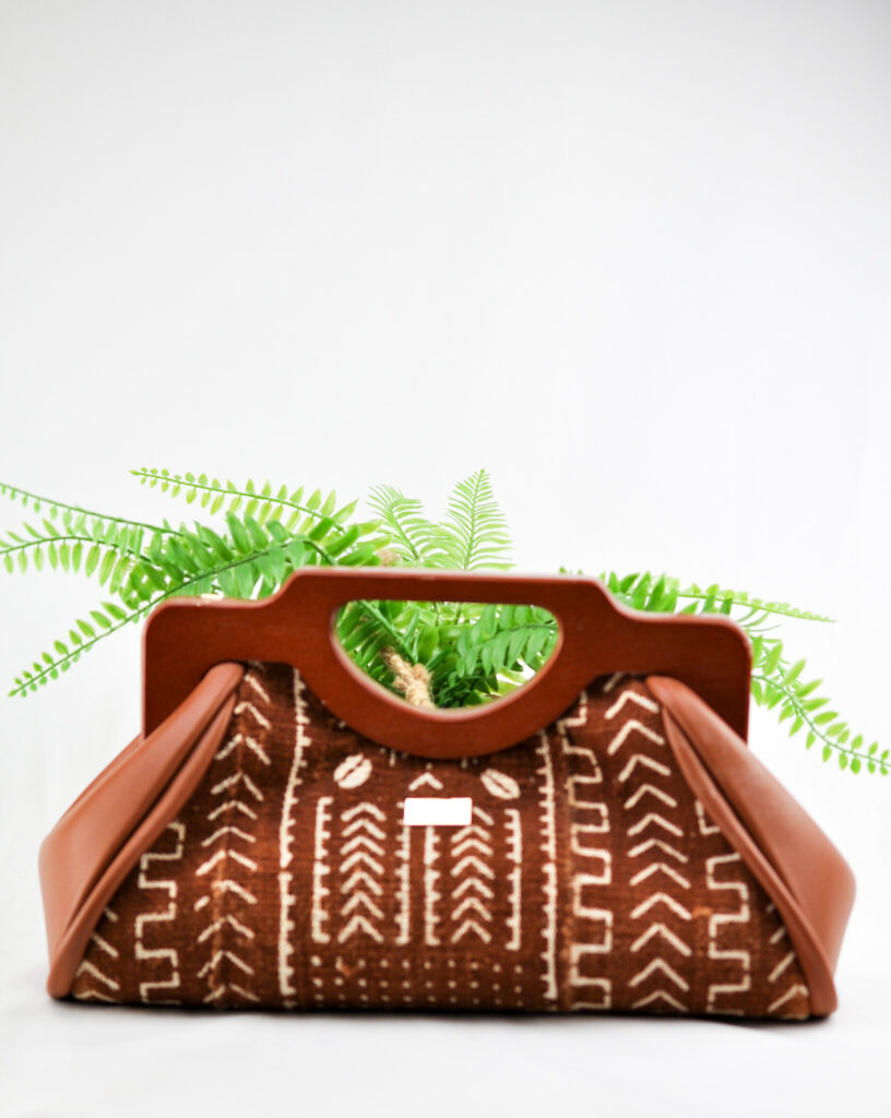 Maha Oye Cowrie Shell African Purse